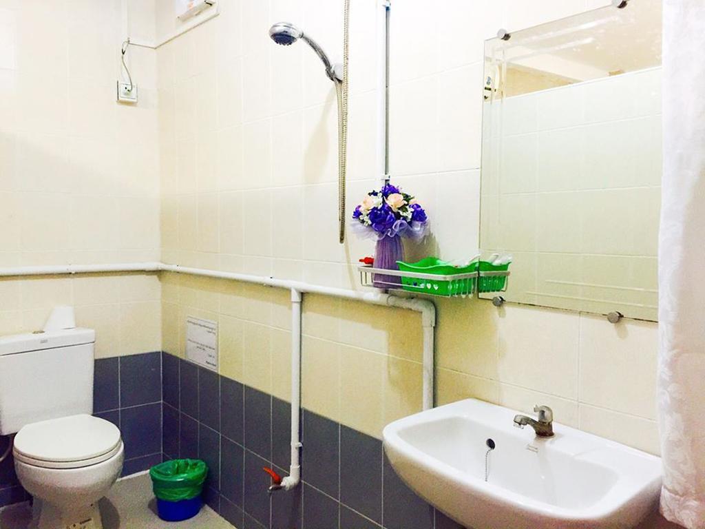 Pandora Motel Yangon Luaran gambar