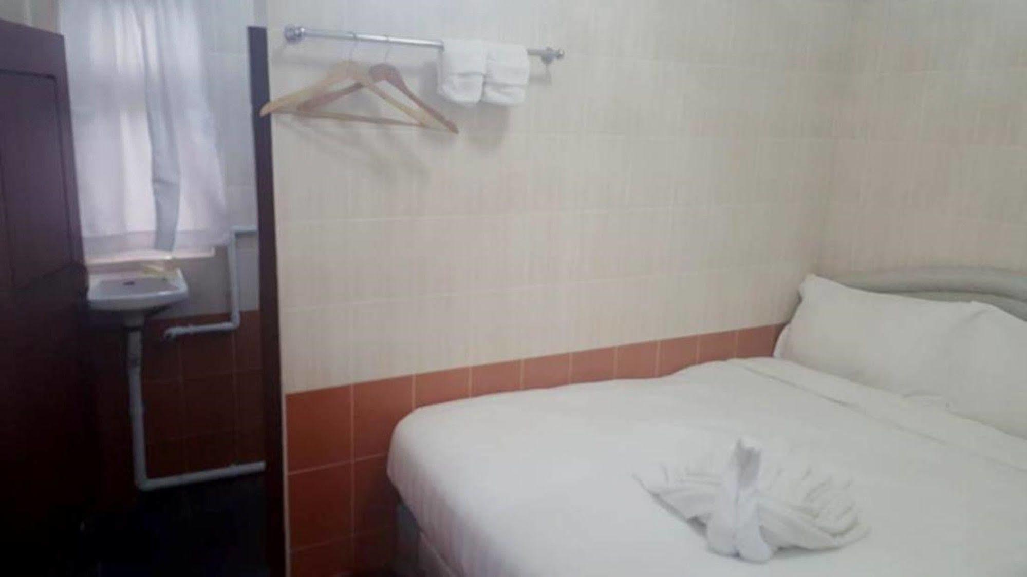 Pandora Motel Yangon Luaran gambar