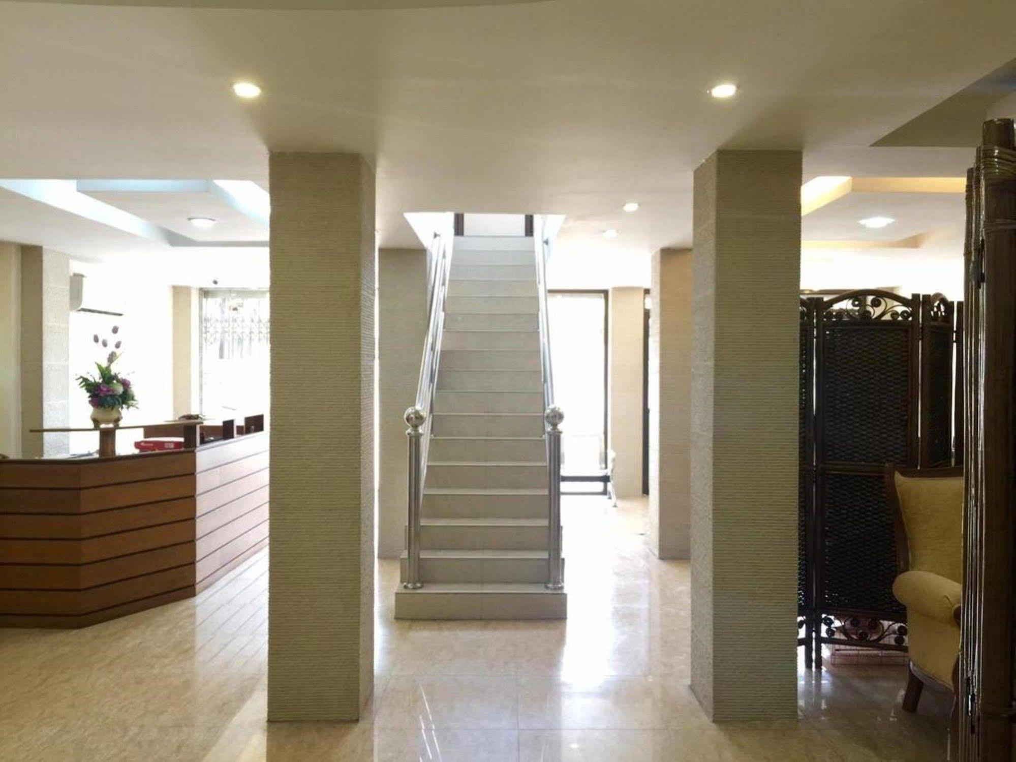 Pandora Motel Yangon Luaran gambar